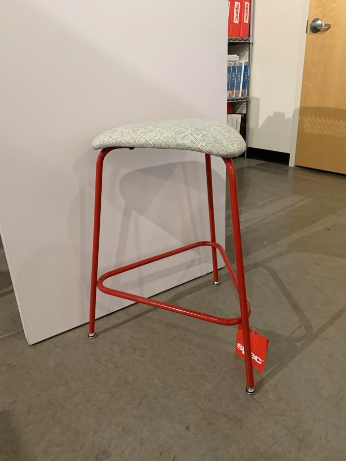 PostUp stool with red frame and grey seat